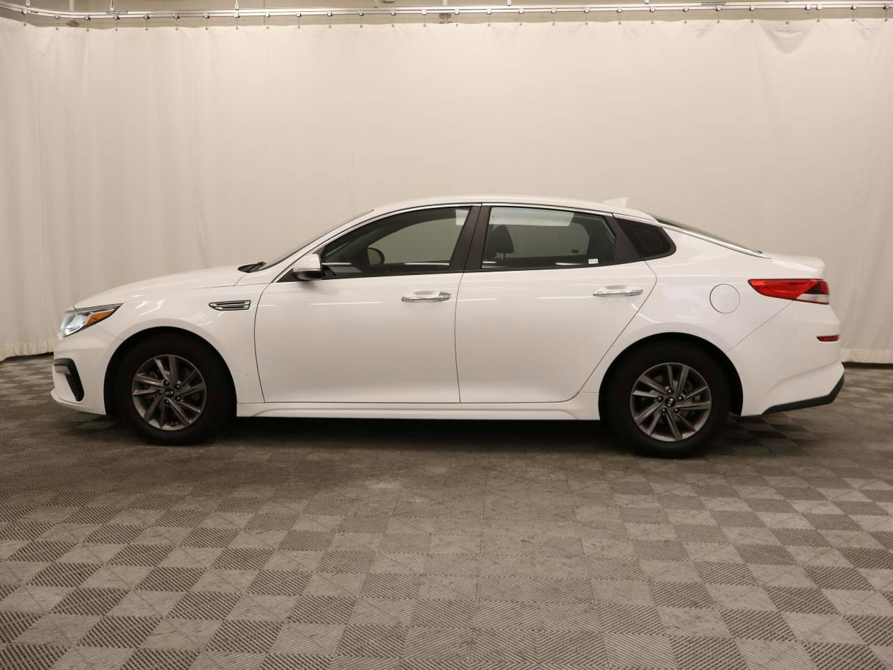 Used 2020 Kia Optima LX FWD image 2