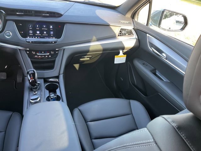 New 2026 Cadillac XT5 Luxury w/ LPO, Floor Liner Package AWD/4WD image 33