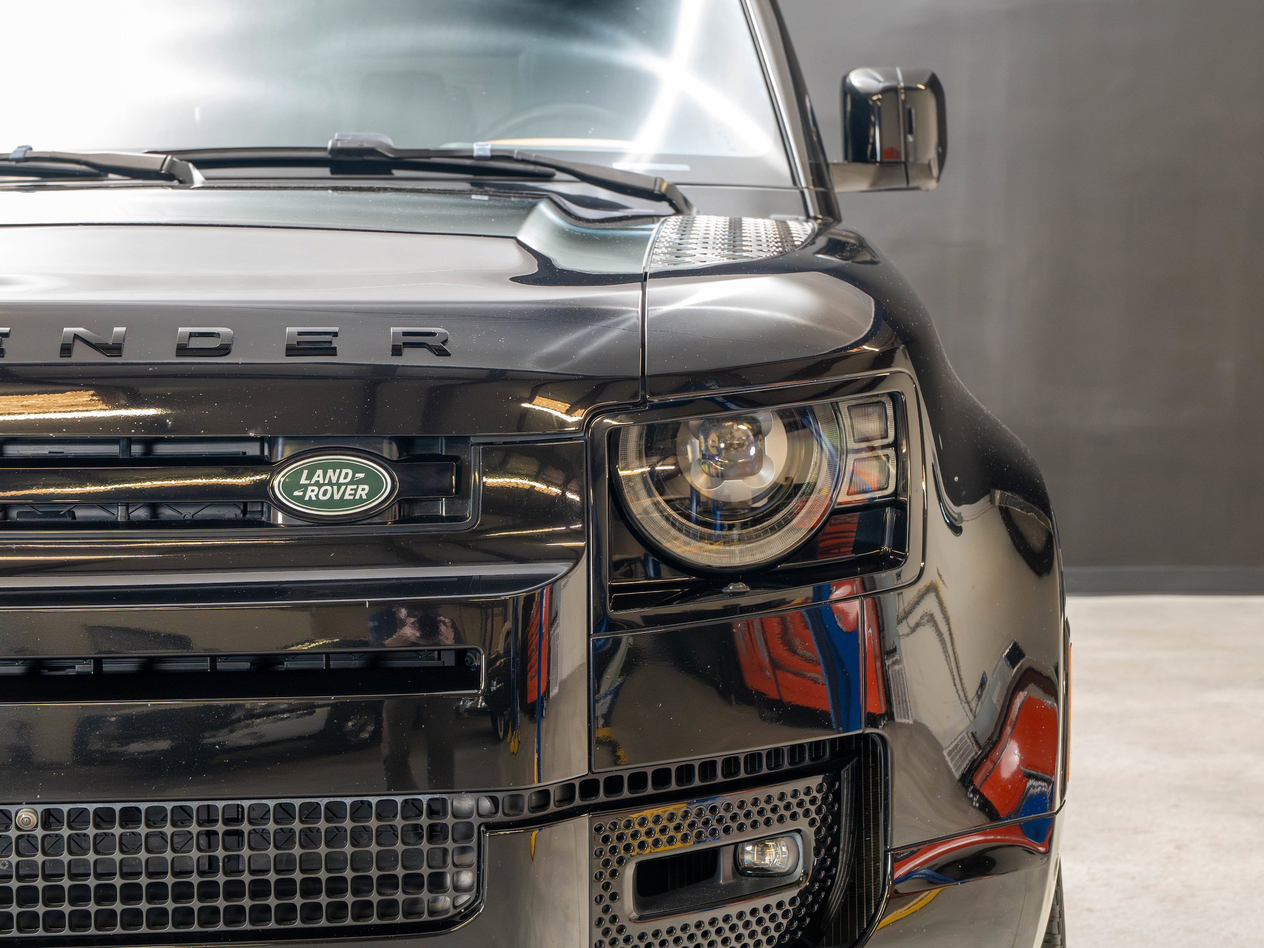 Used 2024 Land Rover Defender 130 X AWD/4WD image 12