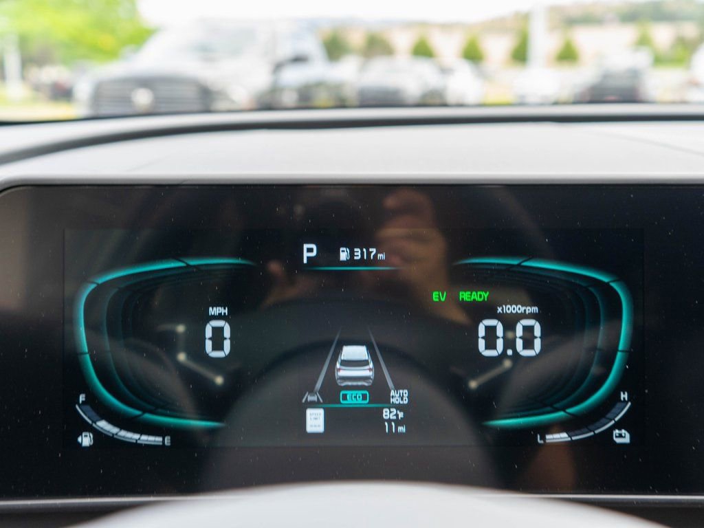 Used 2025 Kia Sportage EX image 19