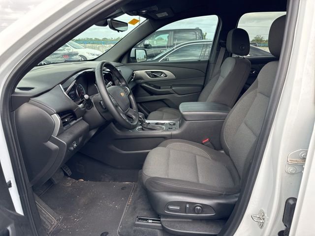 Used 2023 Chevrolet Traverse LT image 2