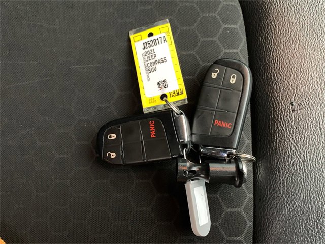 Used 2021 Jeep Compass Latitude image 38