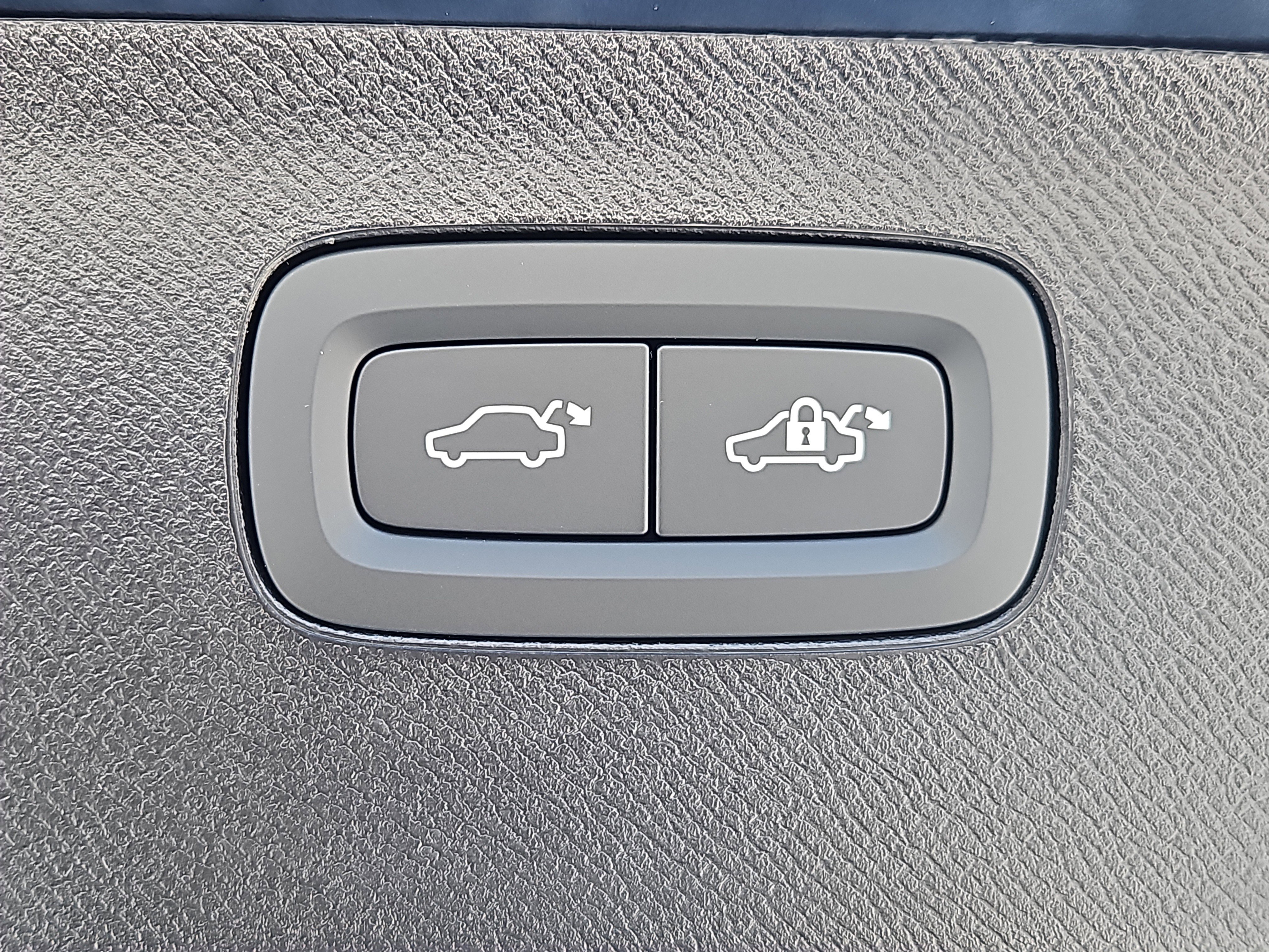 New 2026 Volvo XC90 B6 Plus w/ Protection Package Premier image 12