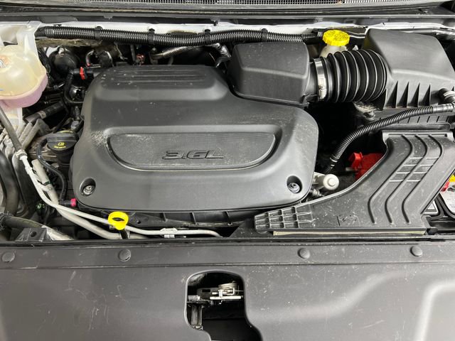 Used 2024 Chrysler Pacifica Touring-L image 24