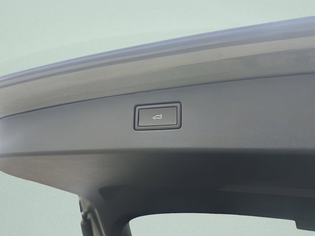 New 2026 Volkswagen Tiguan SE R-Line image 25