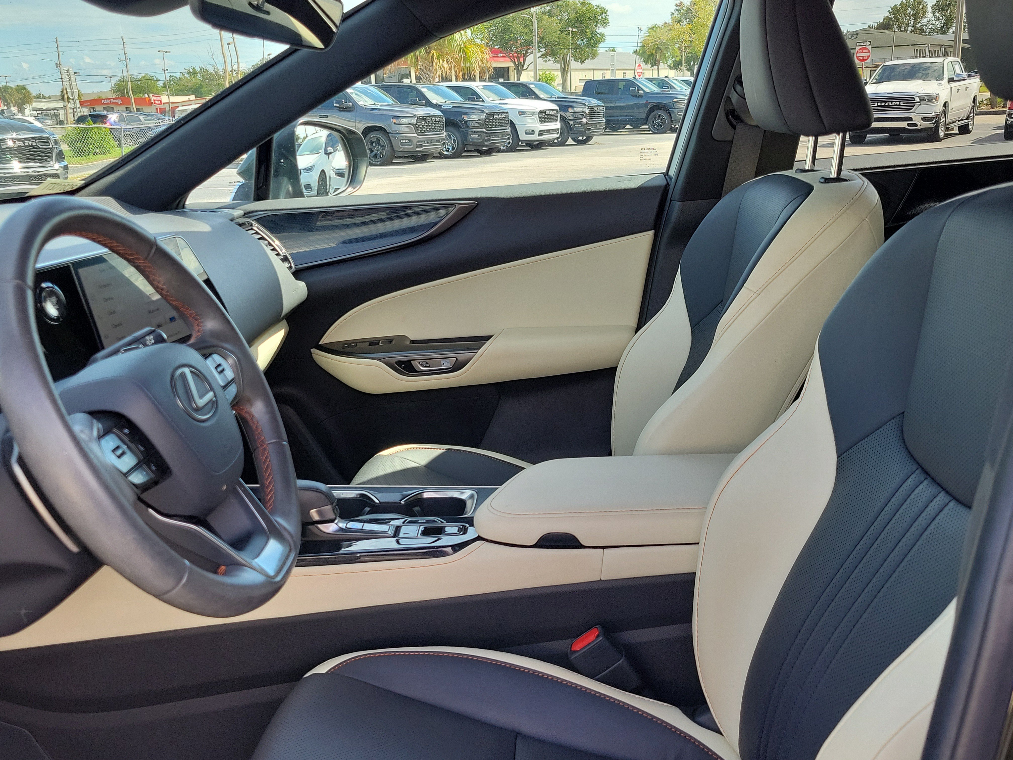 Used 2024 Lexus NX 250 FWD w/ Towing Package (2000 Lbs) image 15
