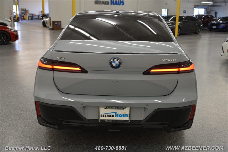 Used 2025 BMW 750e xDrive w/ Premium Package AWD/4WD image 12