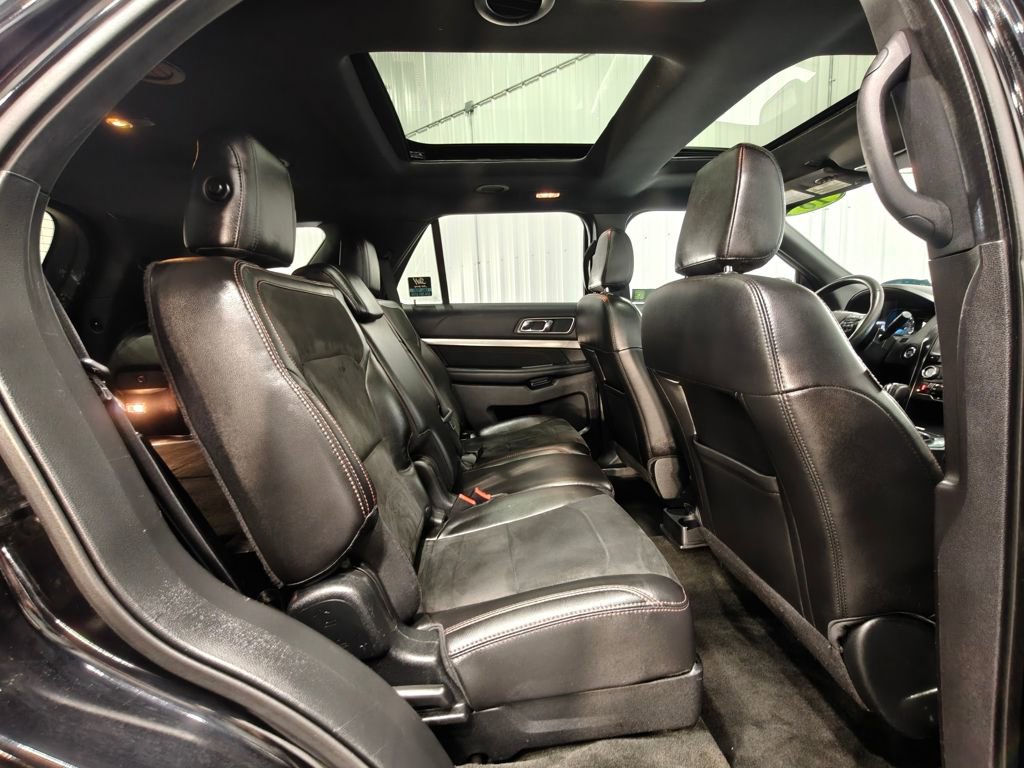 Used 2018 Ford Explorer XLT w/ XLT Appearance Package image 28