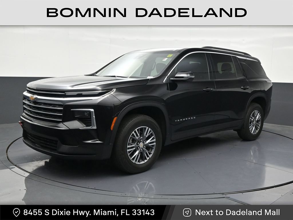 Used 2025 Chevrolet Traverse LT image 1