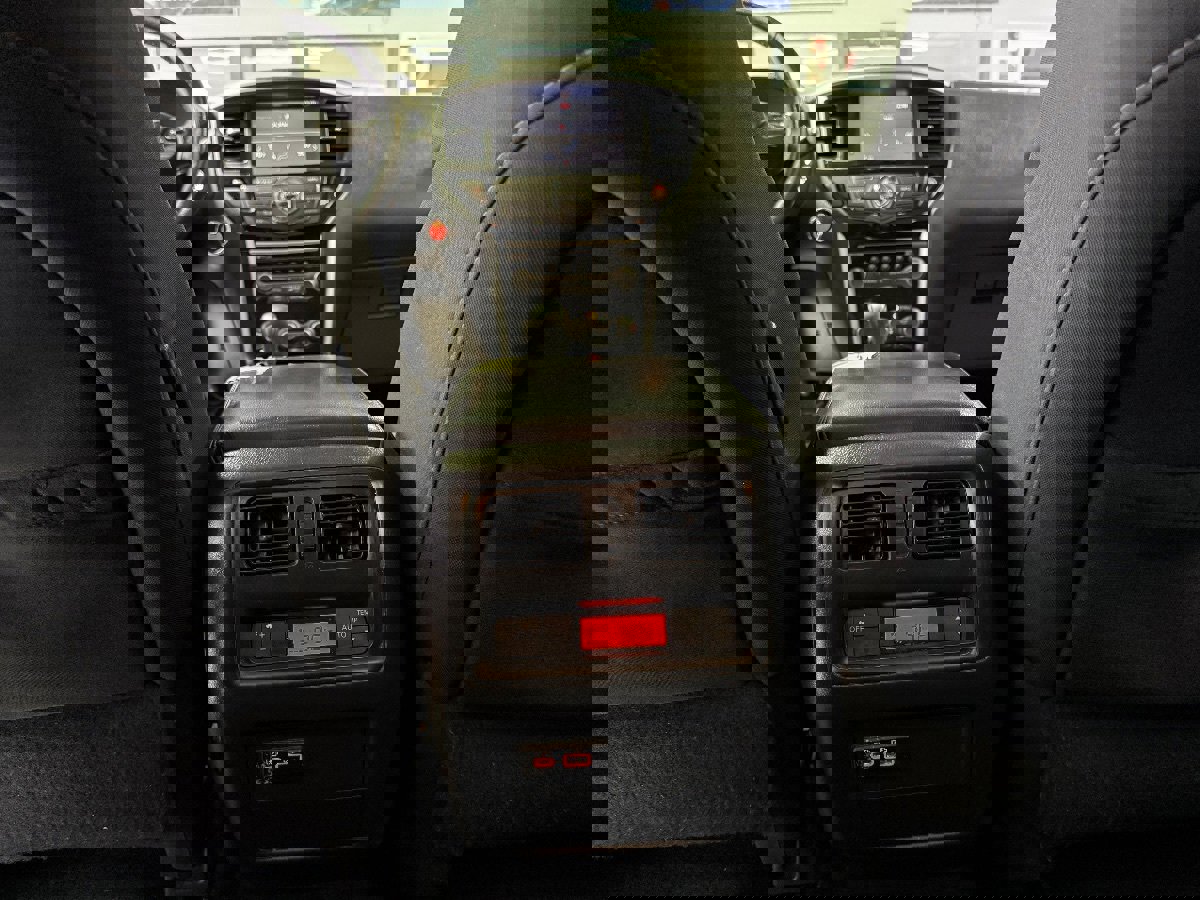 Used 2019 Nissan Pathfinder SV image 20