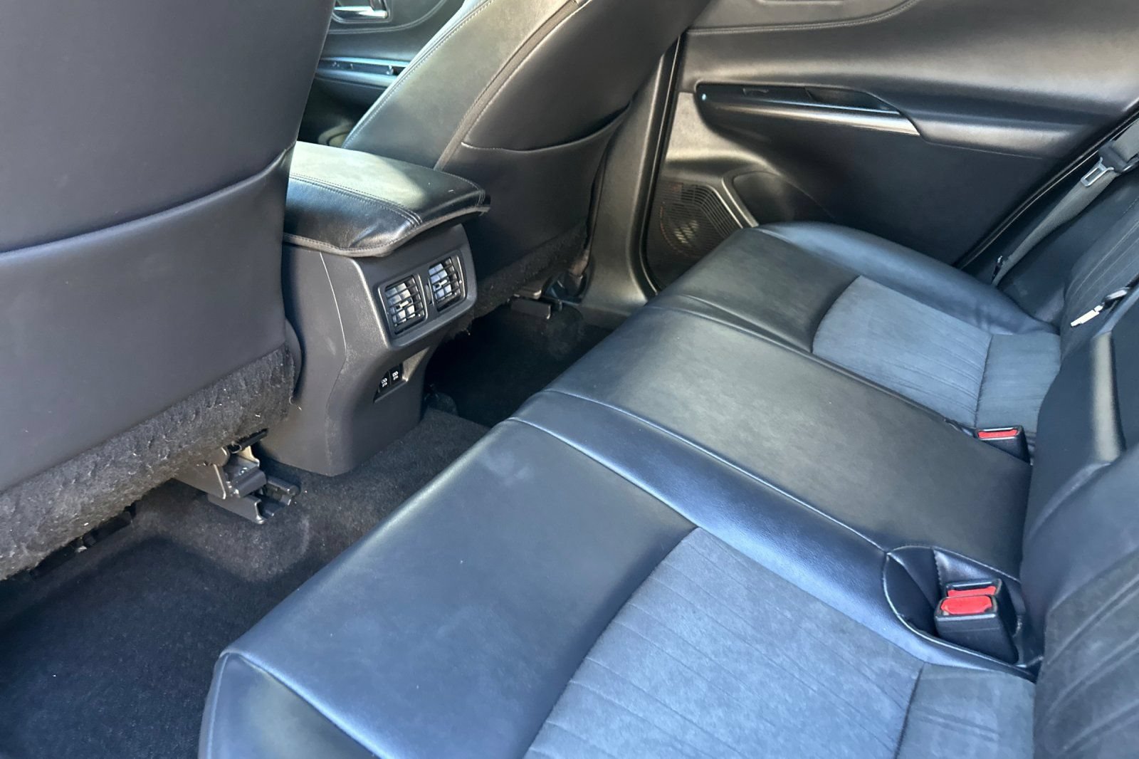 Certified 2021 Toyota Venza XLE AWD/4WD image 12