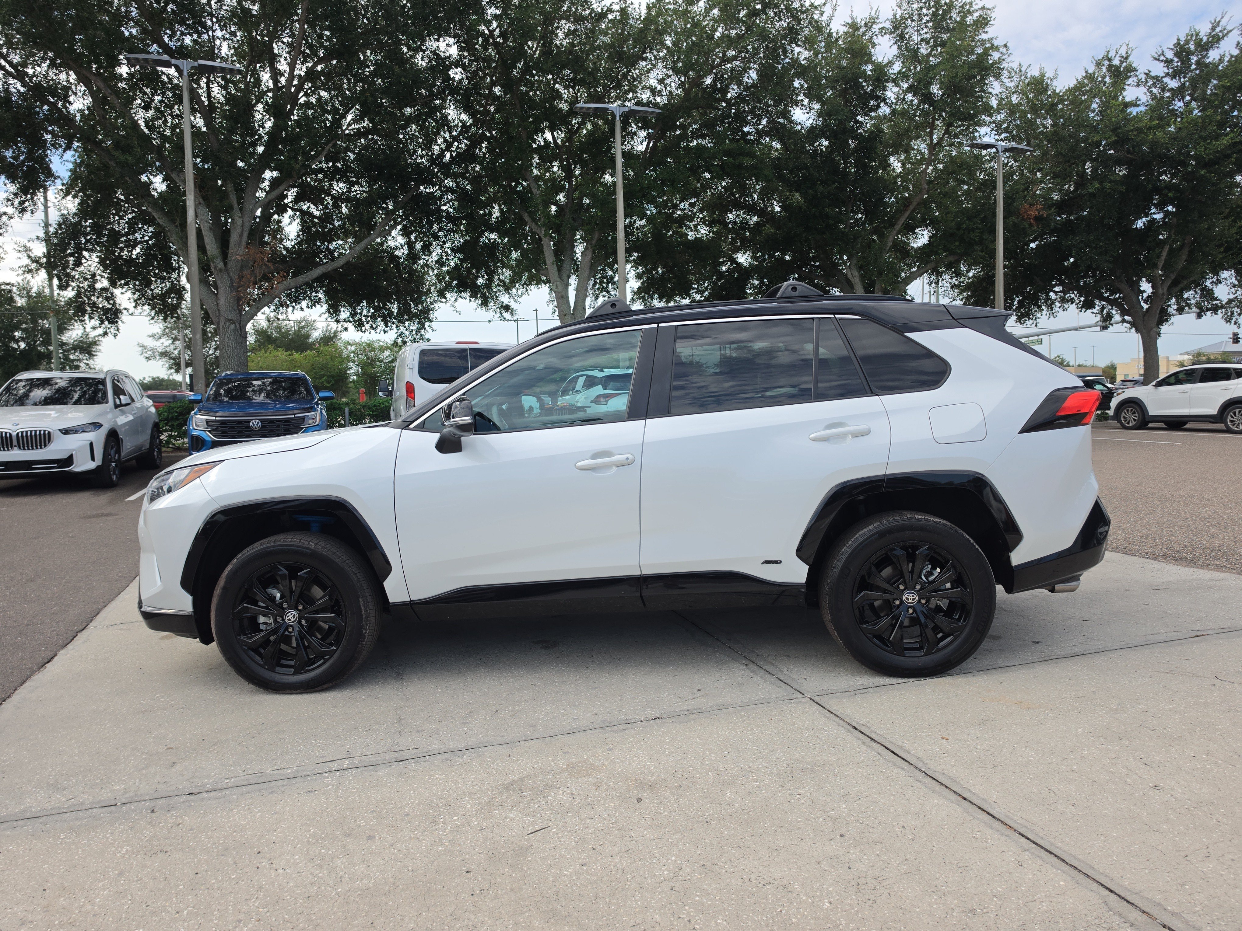 Used 2023 Toyota RAV4 XSE AWD/4WD image 5