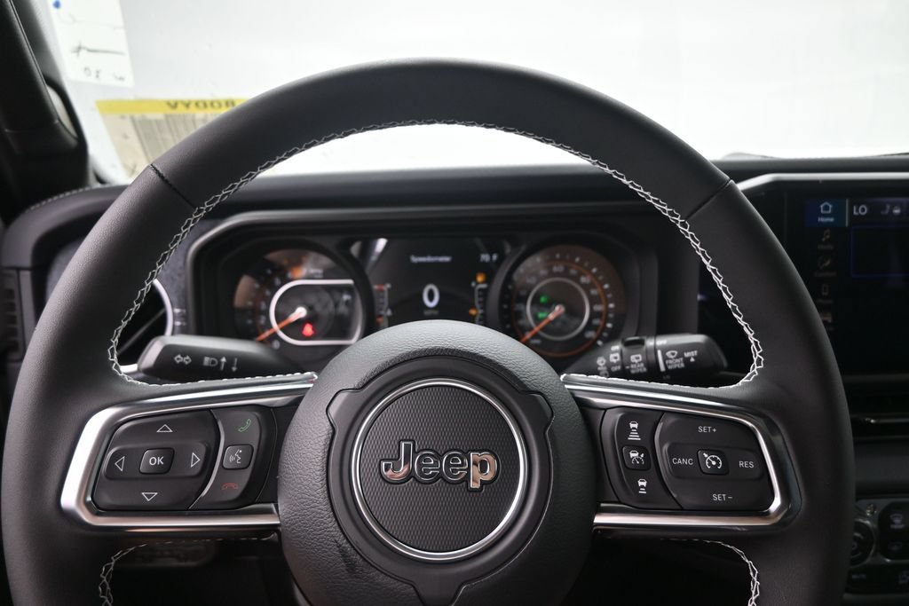 New 2026 Jeep Wrangler Unlimited Sahara w/ Rockslide Package AWD/4WD image 13