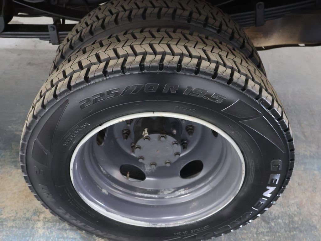 Used 2015 Ford F550 2WD Regular Cab Super Duty image 24