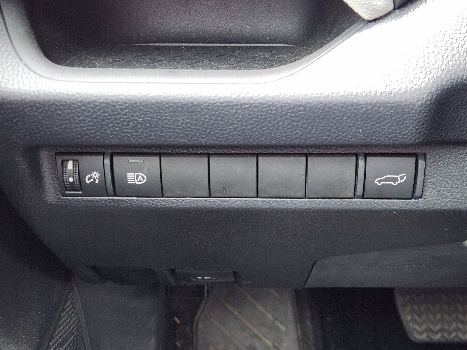 Used 2023 Toyota RAV4 XLE Premium image 26