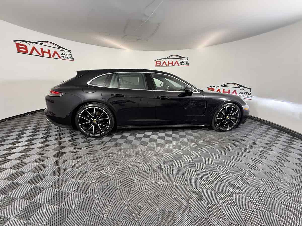 Used 2022 Porsche Panamera 4 w/ Premium Package AWD/4WD image 16