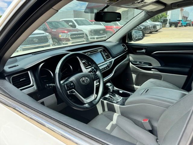 Used 2016 Toyota Highlander Limited AWD/4WD image 11