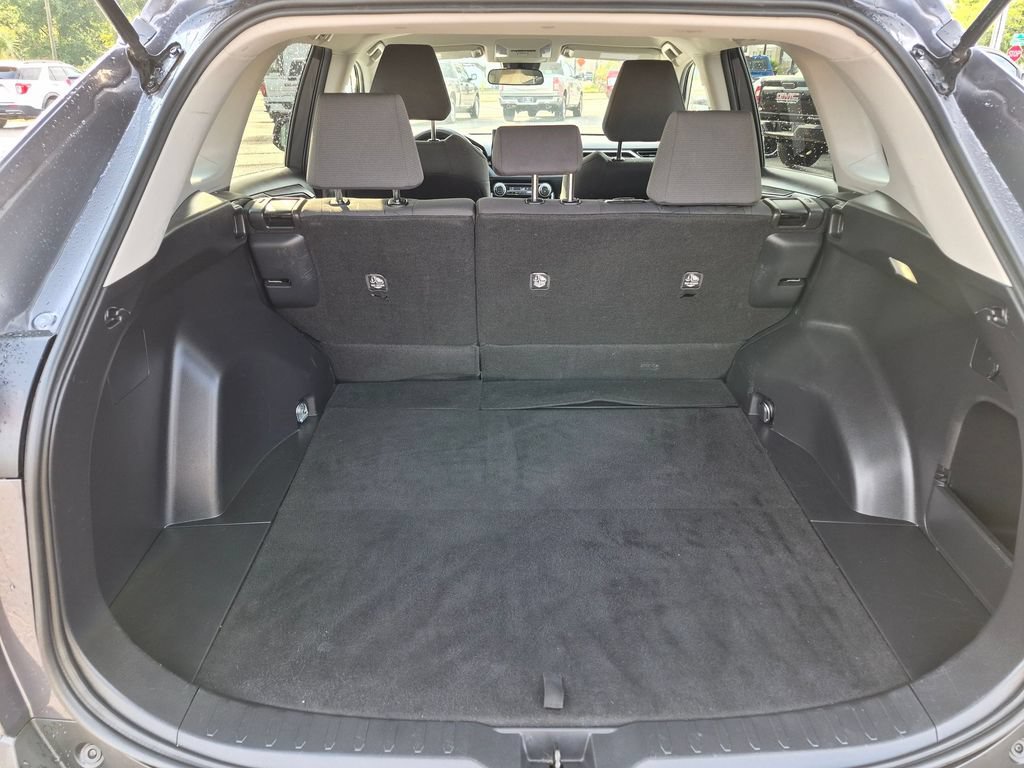 Used 2022 Toyota RAV4 XLE FWD image 6