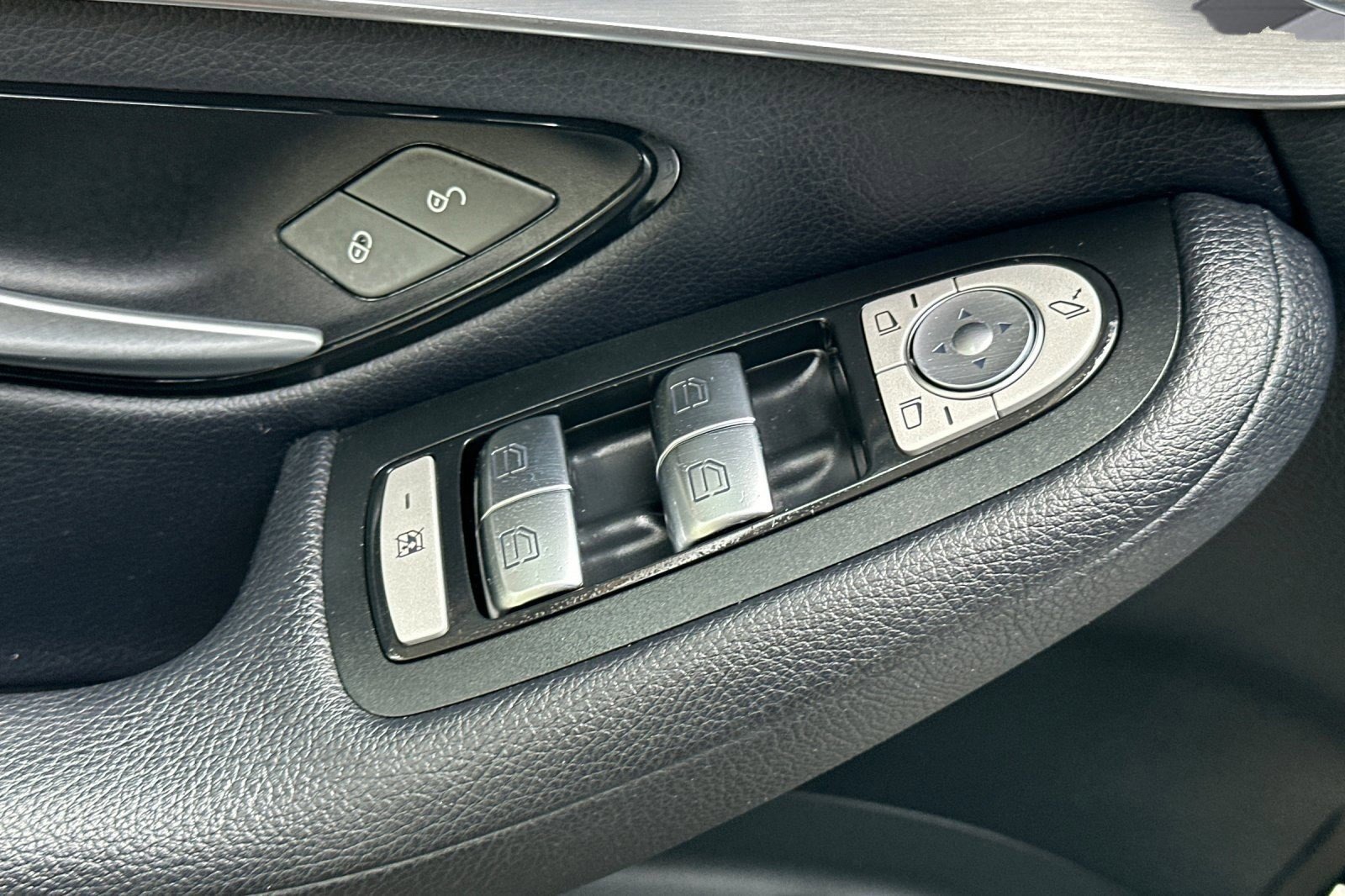 Used 2019 Mercedes-Benz GLC 300 4MATIC image 13