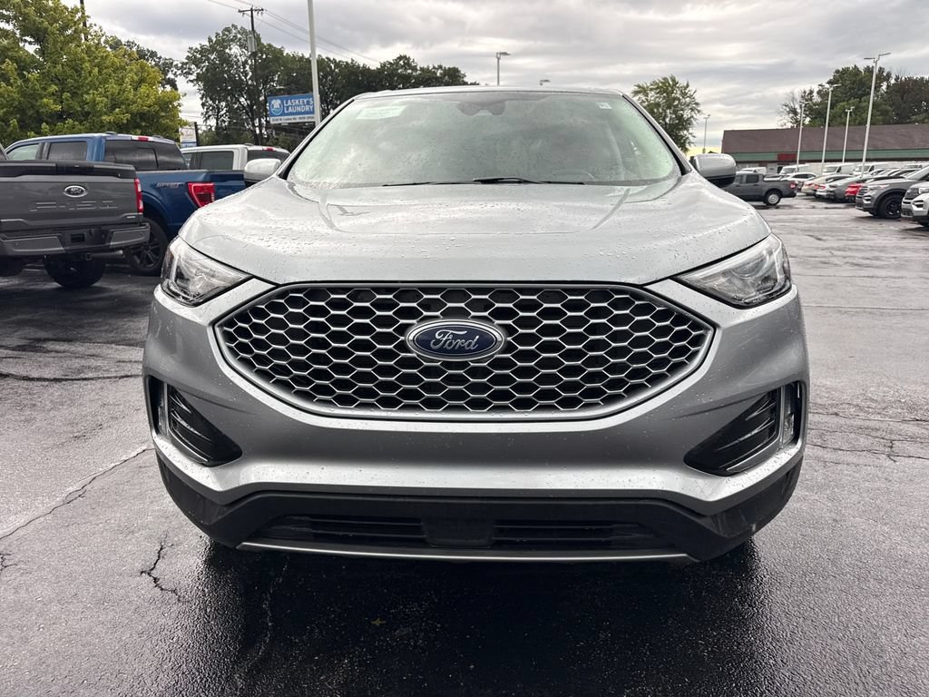 Used 2024 Ford Edge SEL w/ Convenience Package AWD/4WD image 3