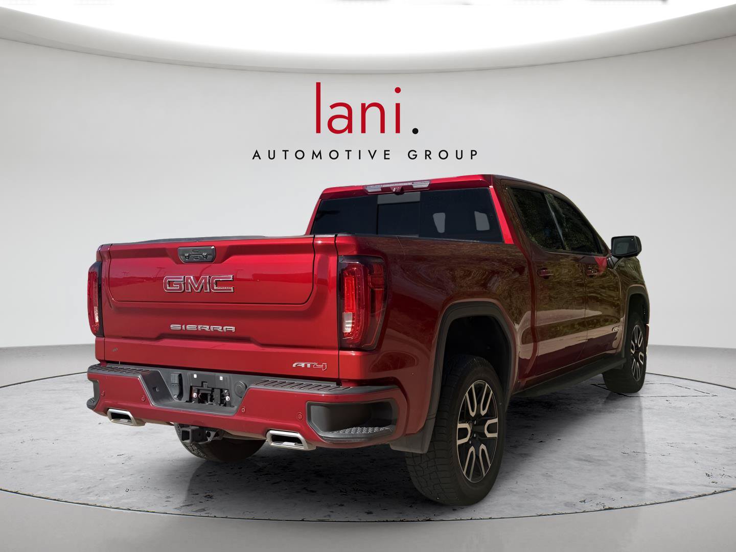 Used 2024 GMC Sierra 1500 AT4 w/ Technology Package AWD/4WD image 4