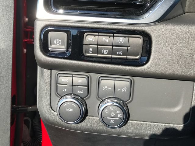 Certified 2025 GMC Yukon Denali w/ Sun & Power Step Package AWD/4WD image 34