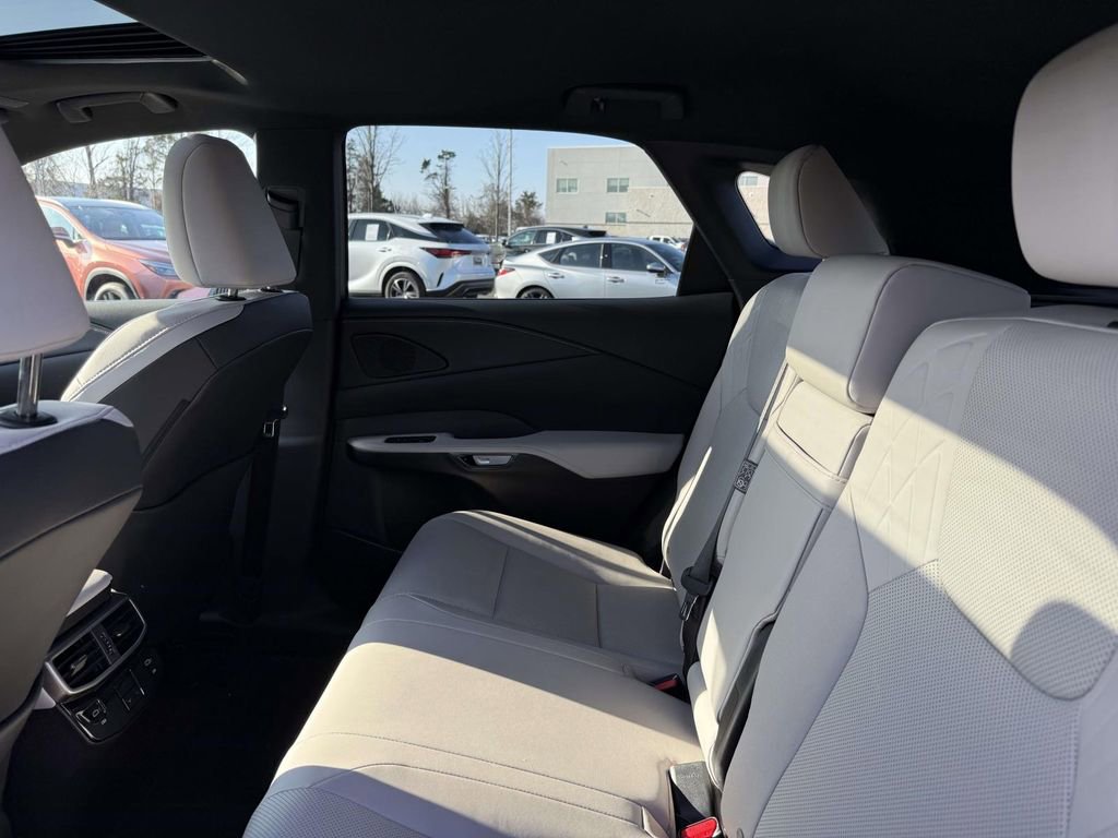 Used 2025 Lexus RX 350 Premium image 17