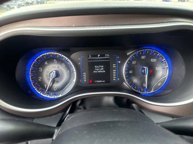 Used 2019 Chrysler Pacifica Touring-L FWD image 12