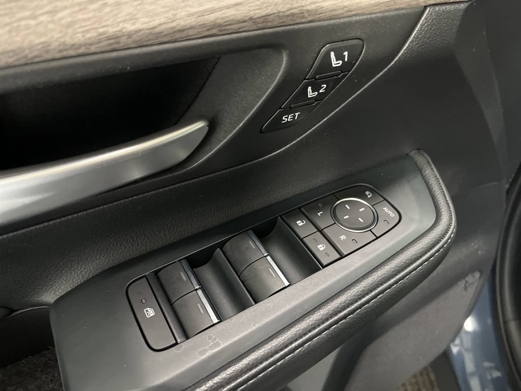 Used 2024 Toyota Grand Highlander AWD image 4