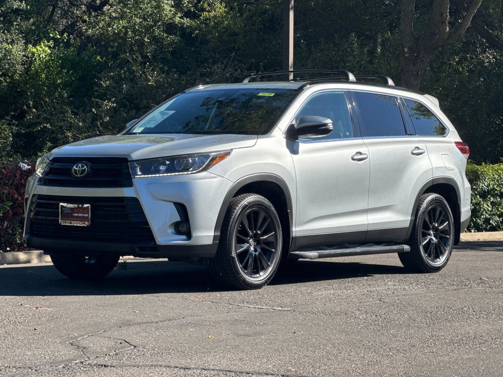 Used 2019 Toyota Highlander SE AWD/4WD image 9