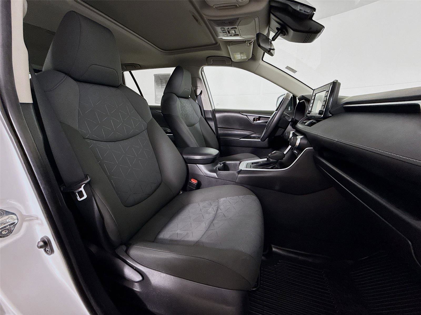 Used 2022 Toyota RAV4 XLE w/ Convenience Package image 29