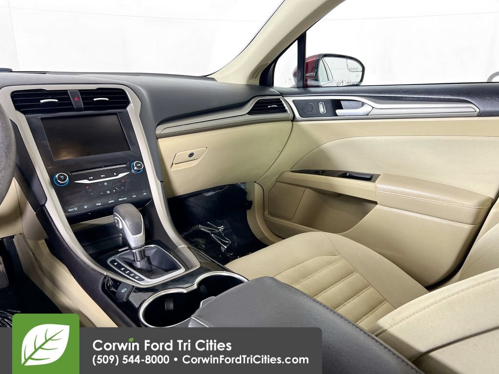Used 2014 Ford Fusion SE FWD image 24