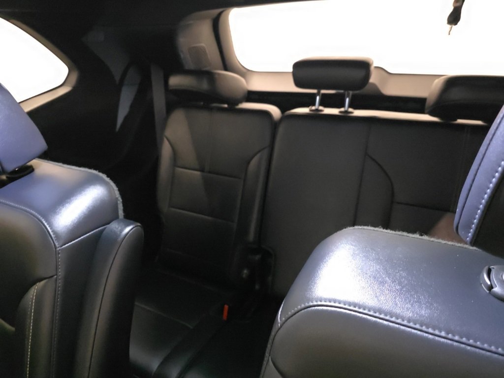 Used 2024 GMC Acadia Elevation image 11