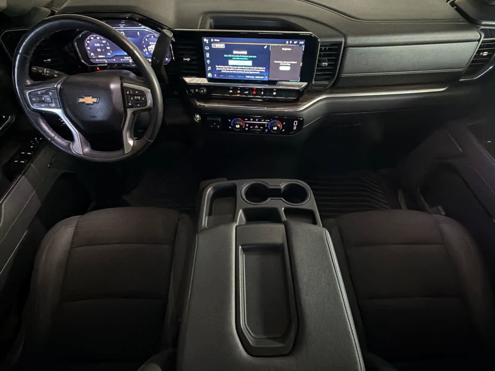 Used 2025 Chevrolet Silverado 1500 LT AWD/4WD image 3