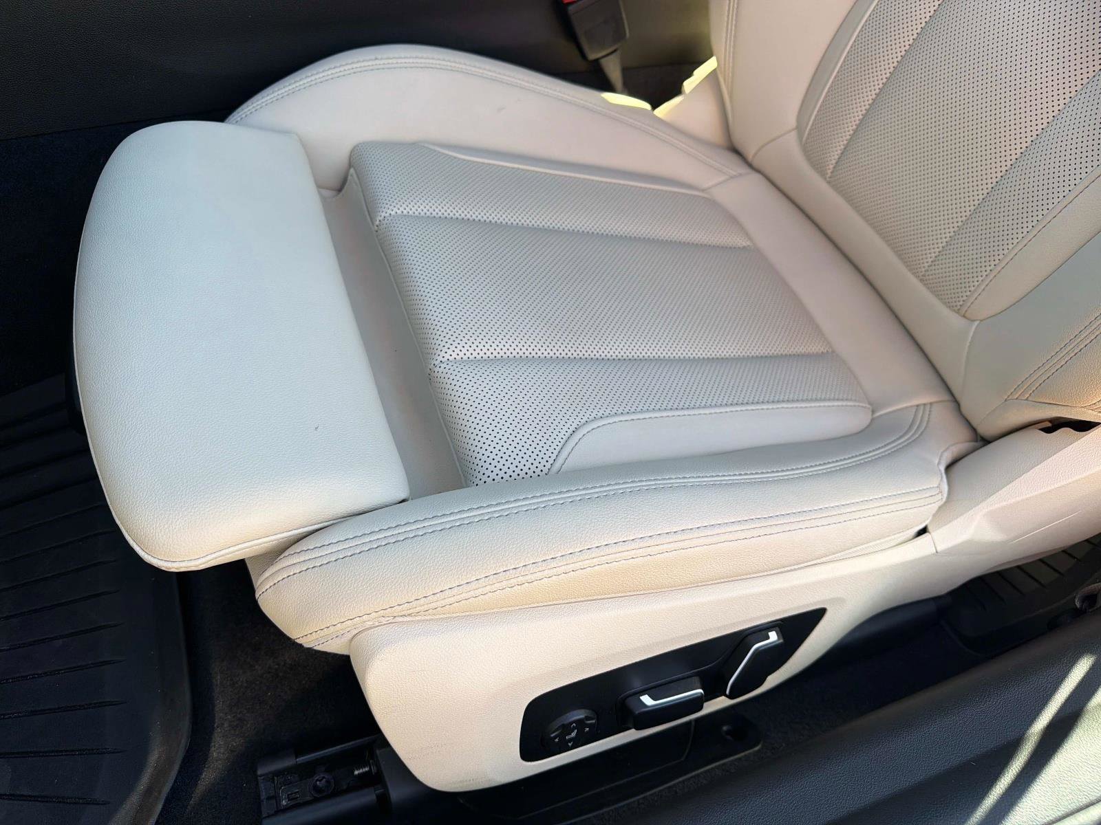 Used 2025 BMW 230i Coupe w/ M Sport Package RWD image 14