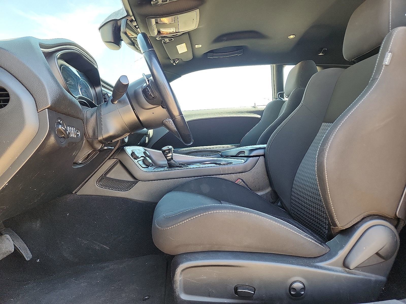 Used 2022 Dodge Challenger GT RWD image 9