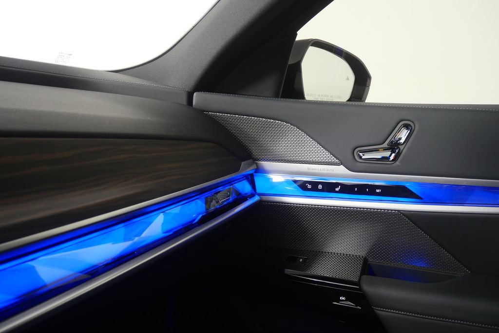 Certified 2023 BMW 740i w/ Parking Assistance Package image 28