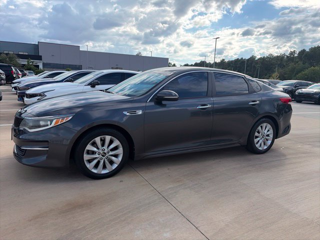 Used 2017 Kia Optima LX w/ Option Group 014 FWD image 2