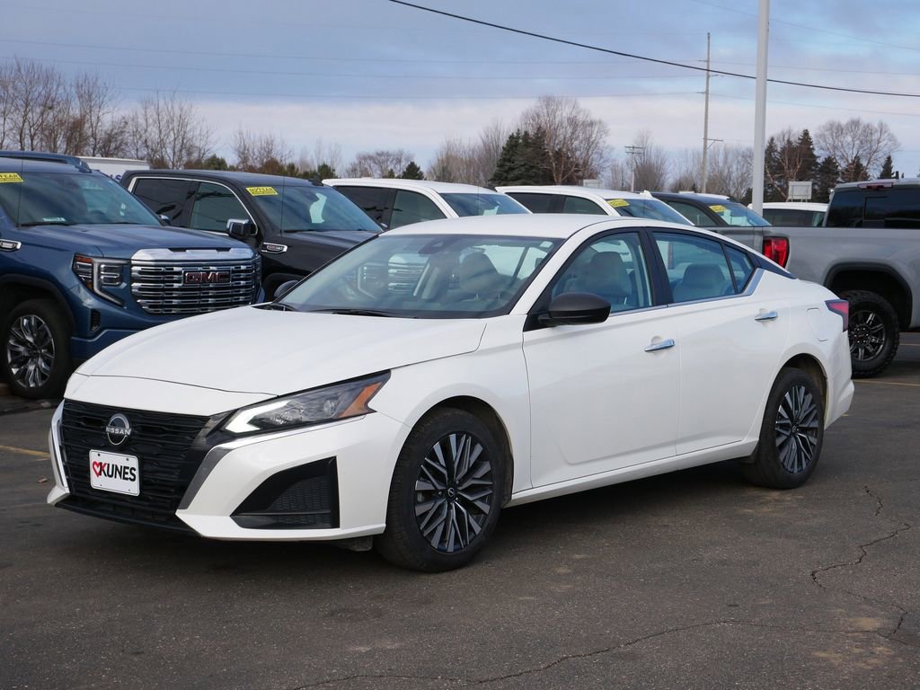 Used 2024 Nissan Altima 2.5 SV AWD/4WD image 5