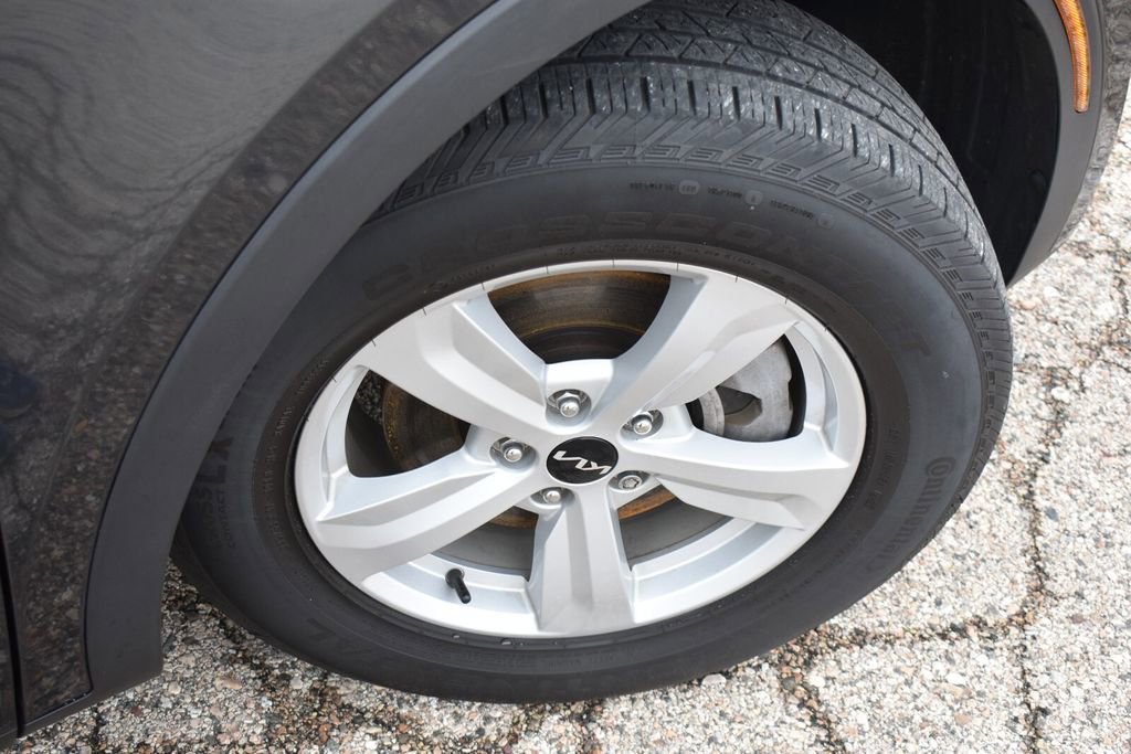 Used 2023 Kia Sorento LX FWD image 14