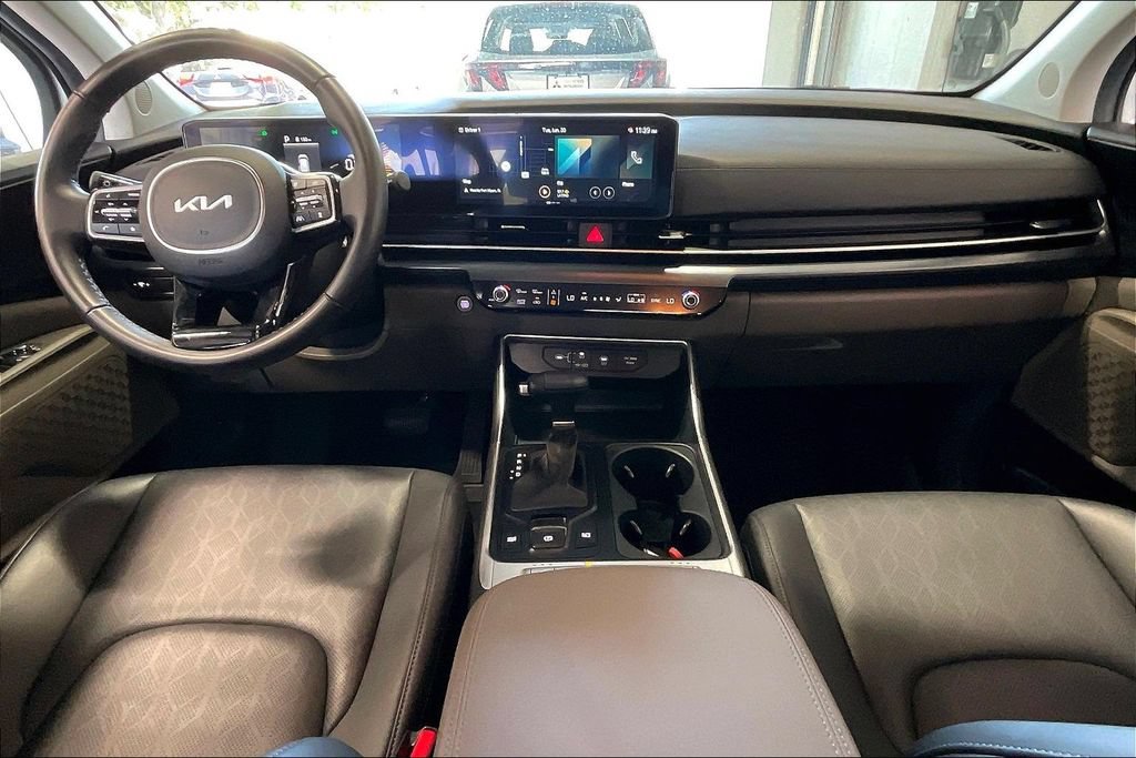 Used 2026 Kia Carnival FWD image 6
