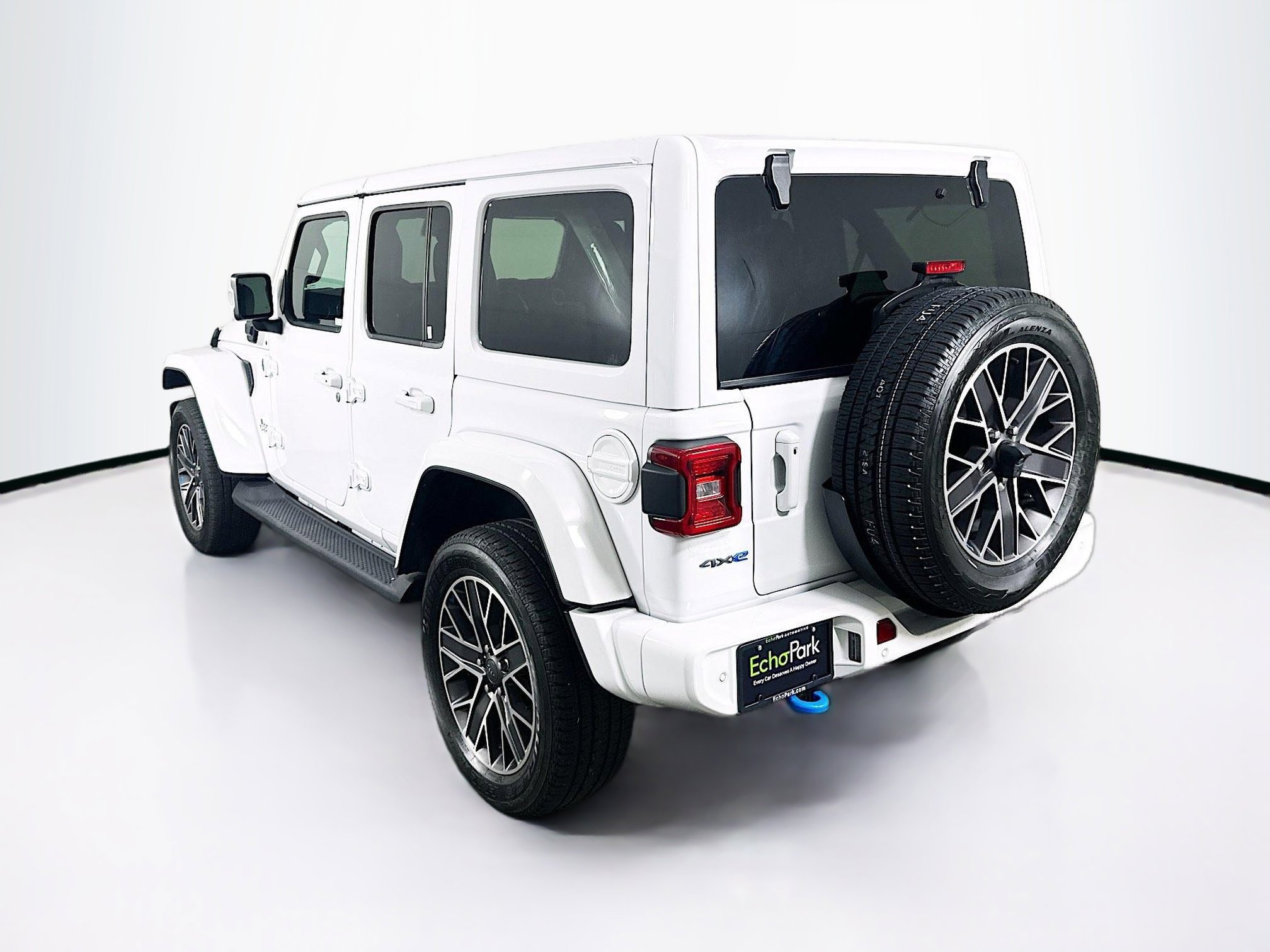 Used 2023 Jeep Wrangler Unlimited Sahara AWD/4WD image 5
