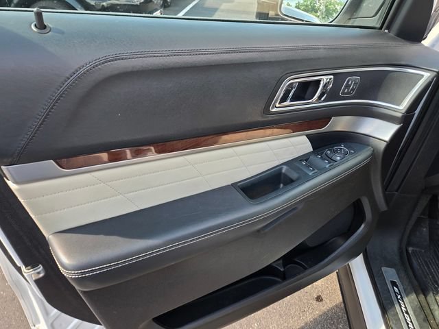 Used 2018 Ford Explorer Platinum AWD/4WD image 40