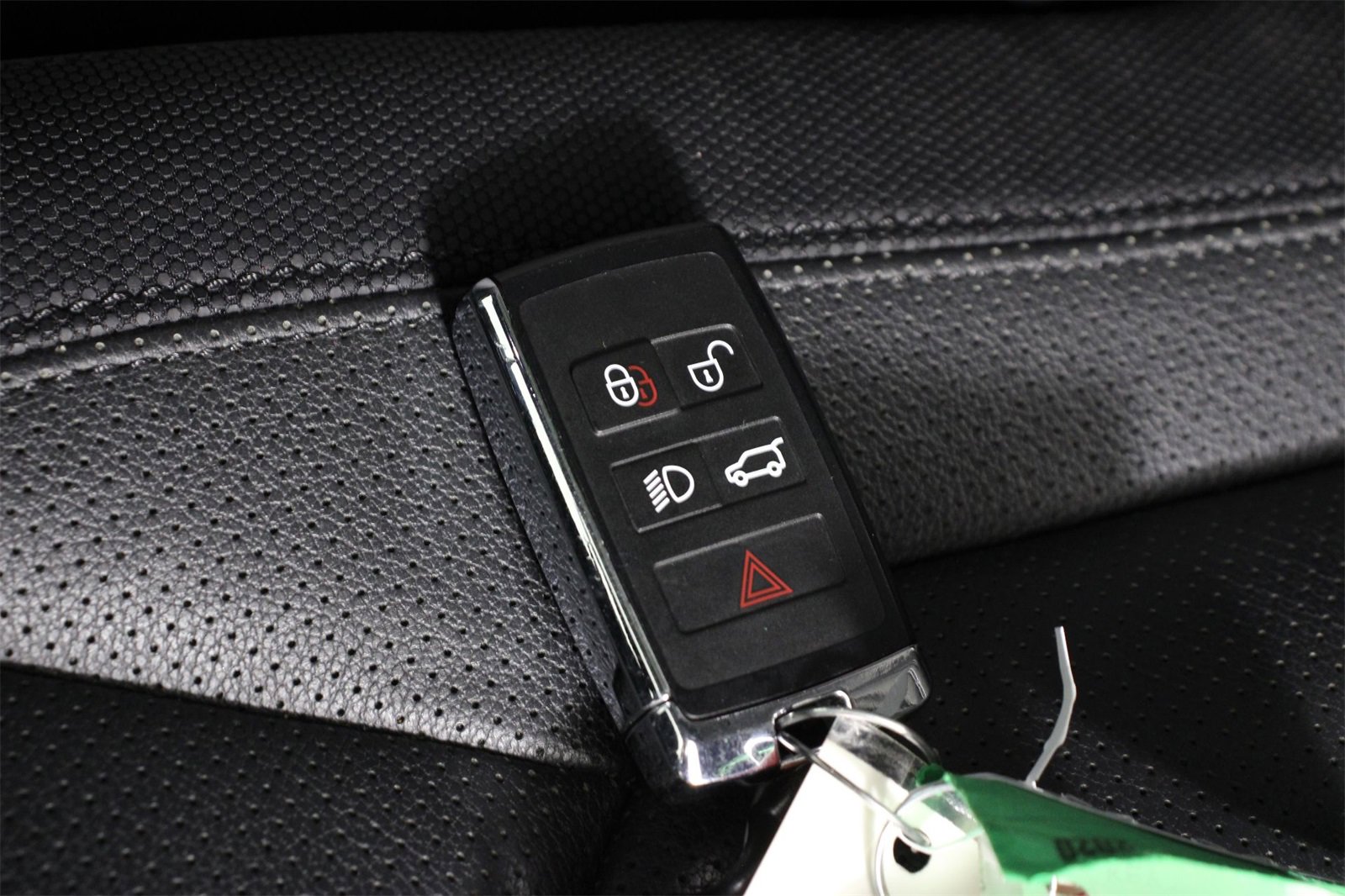 Used 2022 Land Rover Defender 110 X-Dynamic SE image 33