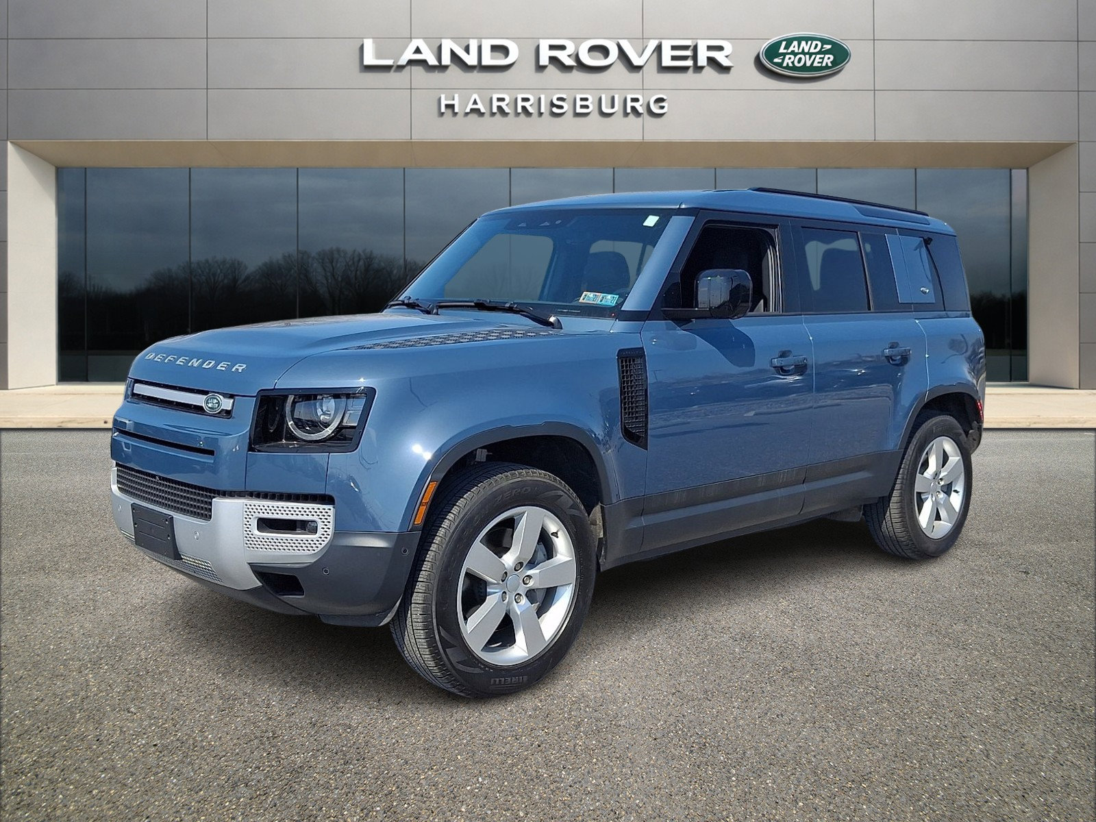 Used 2023 Land Rover Defender 110 SE image 1