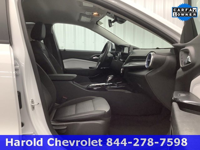 Used 2025 Chevrolet Trax LT w/ LT Convenience Package image 11