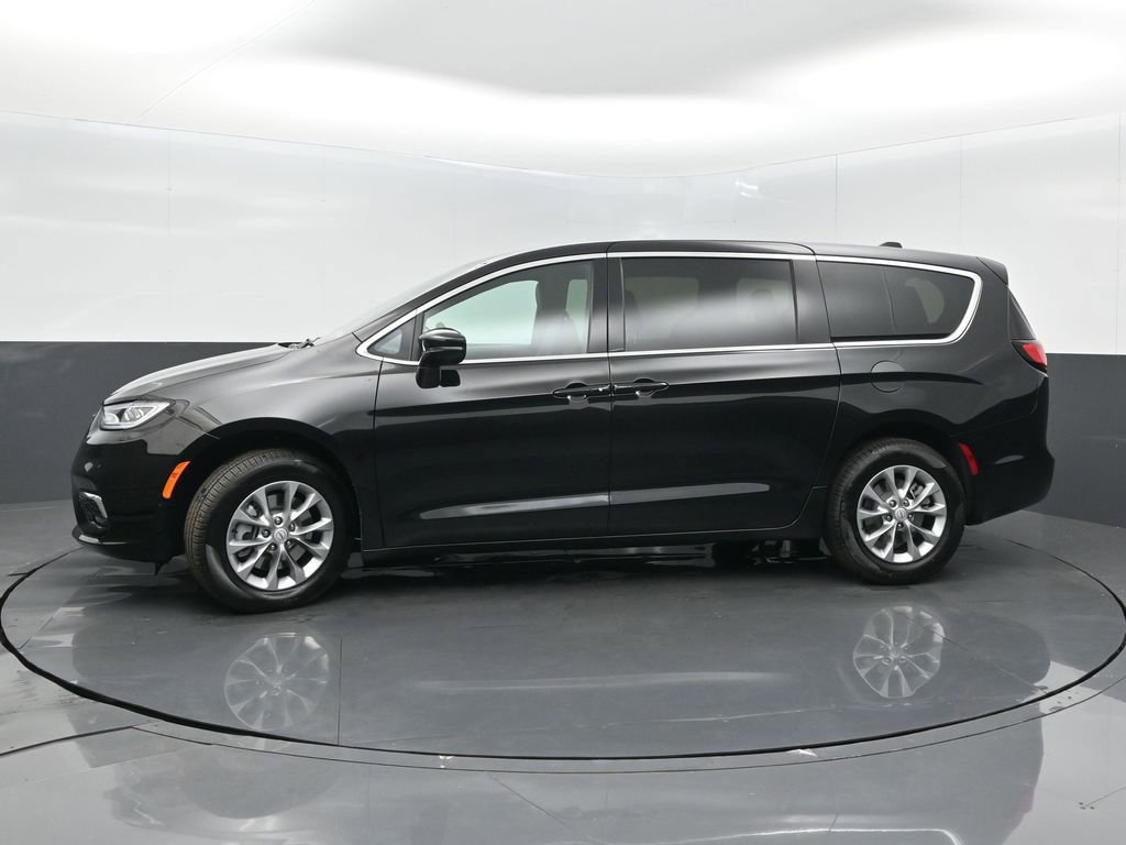 New 2026 Chrysler Pacifica Select image 4