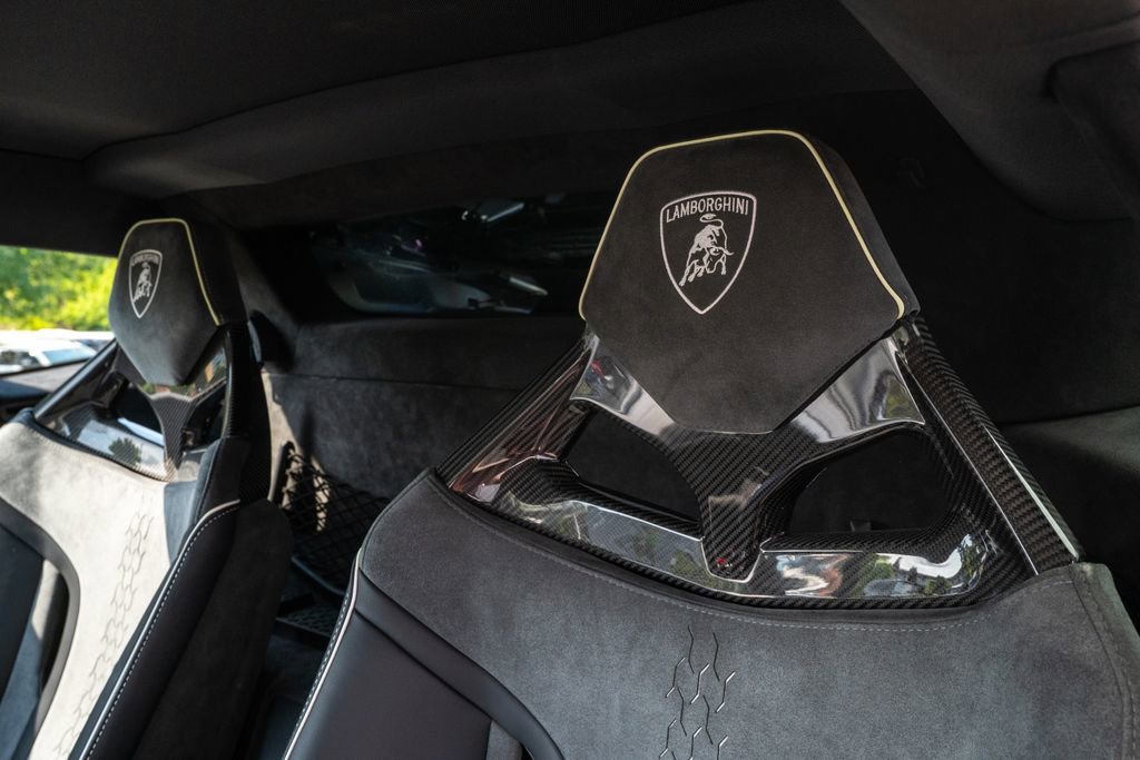 Used 2024 Lamborghini Huracan Sterrato image 10