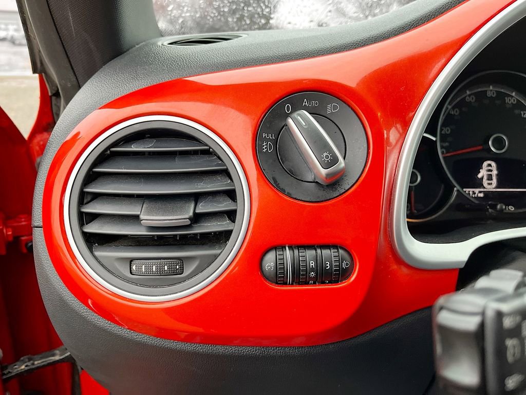 Used 2019 Volkswagen Beetle 2.0T SE image 10