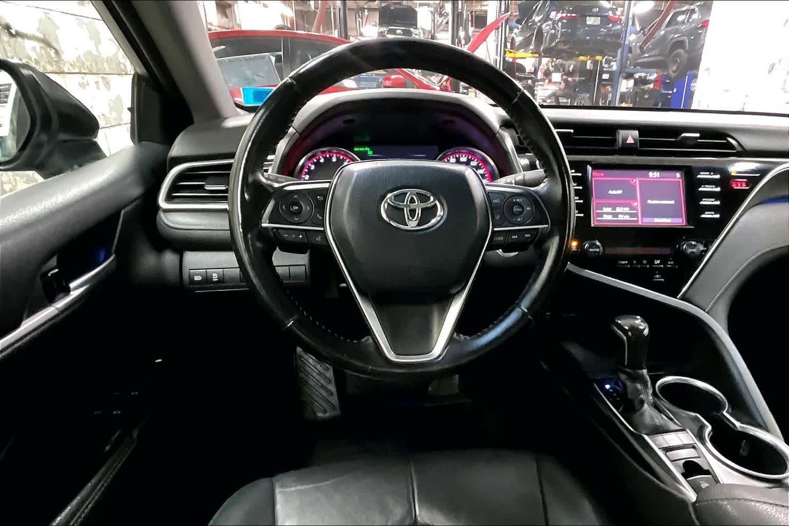 Used 2018 Toyota Camry XSE FWD image 6